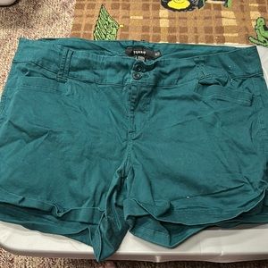 Torrid size 22 forest green shorts